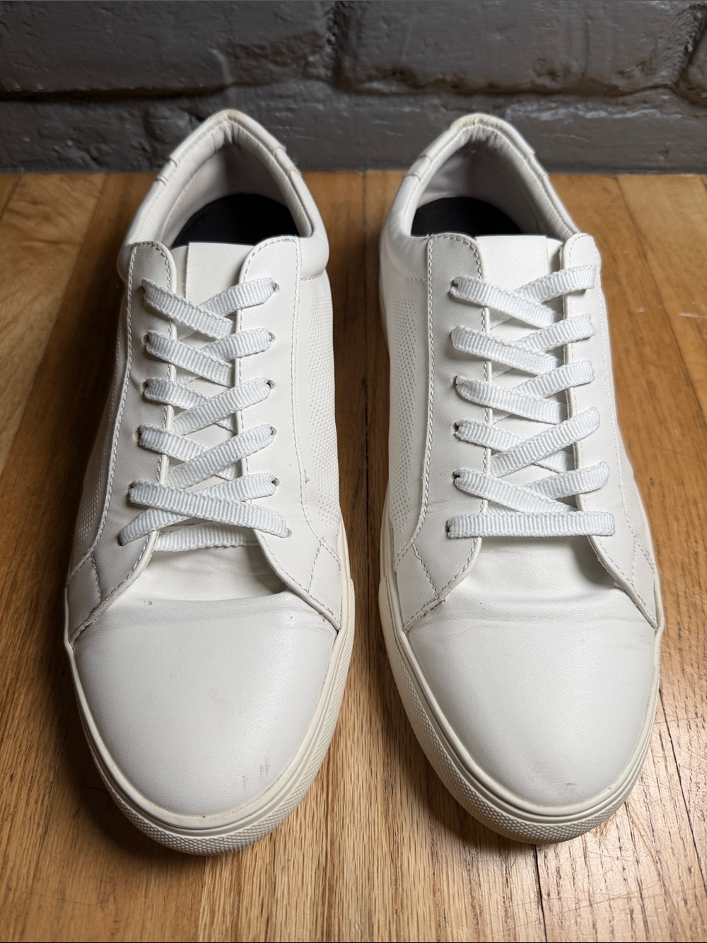 Minimalist Men’s White Leather Low-Top Sneakers